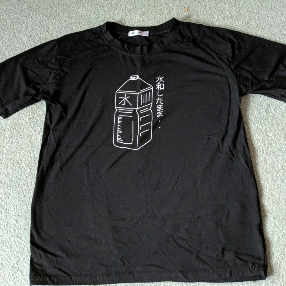 Black graphic tshirt